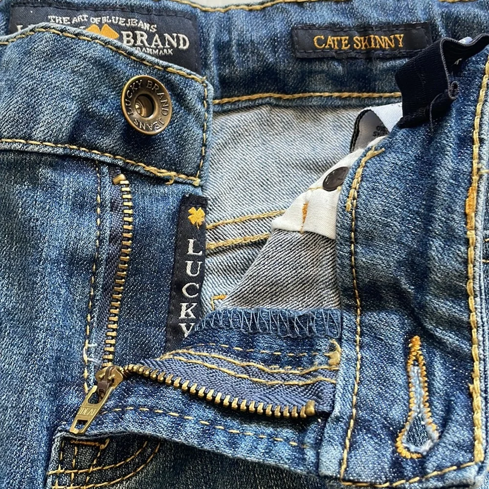 Lucky brand Cate skinny girls jean.  Size 10
